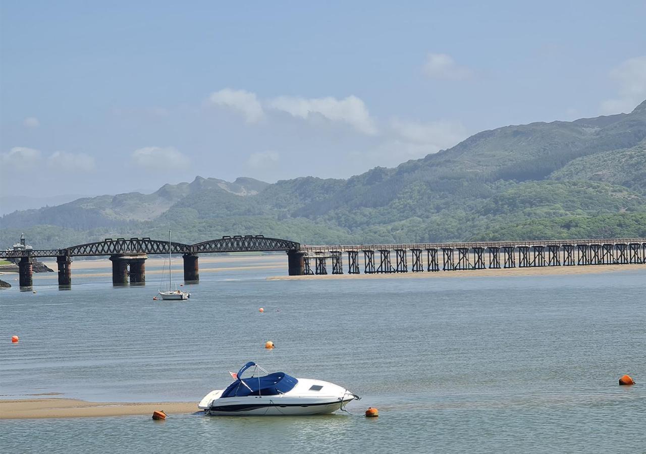 Luxury 4 Bedroom Seaside Apartment - Glan Y Werydd House Barmouth Exterior photo